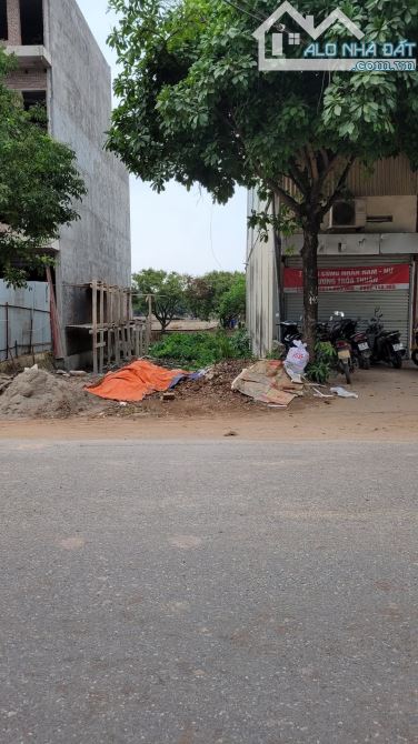 Bán đất mặt phố Đông Mỹ _ 100m2_ kinh doanh sầm uất_ 13 tỷ