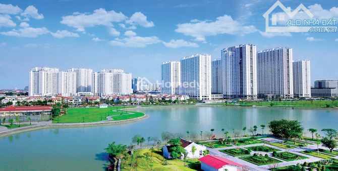 Bán Biệt Thự KĐT Thành Phố Giao Lưu: DT 700M2, 3 Mặt Tiền, View Hồ, KD sầm uất, Gía 260 Tỷ