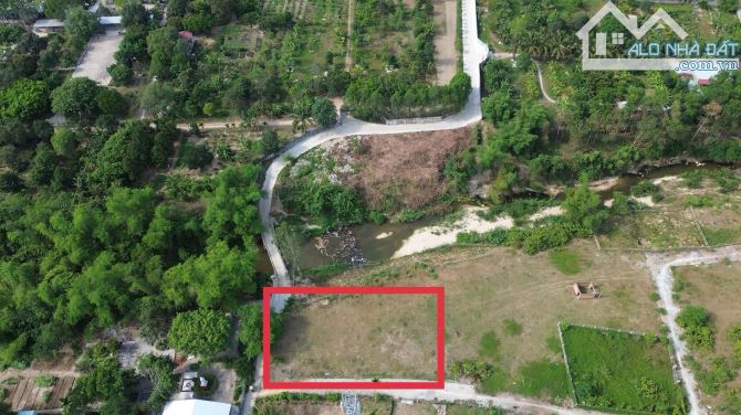 Đất 2 mặt kiệt gần suối 500m2 có 120m2 đất ở ngang rộng rãi 27m