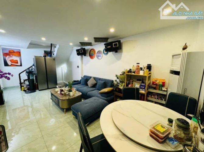 NHÀ RIÊNG QUAN NHÂN – 31M² – NGÕ THOÁNG – 20M RA PHỐ – DÂN TRÍ CAO – 7 TẦNG – GIÁ 8.75 TỶ