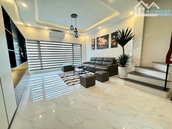 HIẾM - NHÀ ĐẸP ĐẠI LA - CHỈ 8.2 TỶ - CÁCH PHỐ 30M - THANG MÁY - 5 TẦNG Ở NGAY!