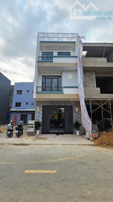 Bán nhà 1T2L 5x13m hoàn công, đường N1 KDC U&I p.An Phú, full nội thất