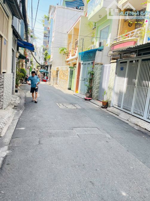 Hẻm xe hơi 6m Phan Đình Phùng, DT 7 x 16m vuông vức, Kết cấu 5 tầng