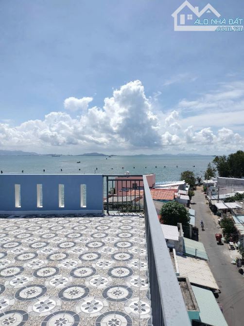Bán nhà 3 tầng mặt tiền đường Nguyễn Phan Vinh, thị trấn Cần Thạnh, DT 175m2, GIÁ 9.9 TỶ