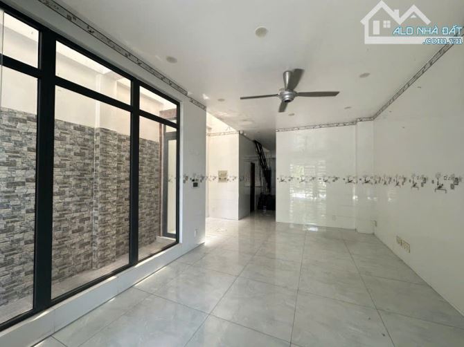 Nhà 3 tầng xây tâm huyết – hẻm tải tránh - Thạnh Lộc Quận 12 – ngang 5m – giá 5.7 tỷ