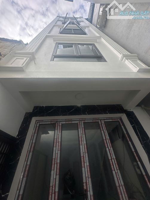 Nhà mới xây 30/42*5 tầng, Vĩnh Quỳnh, Thanh Trì. Giá 4.15 tỷ