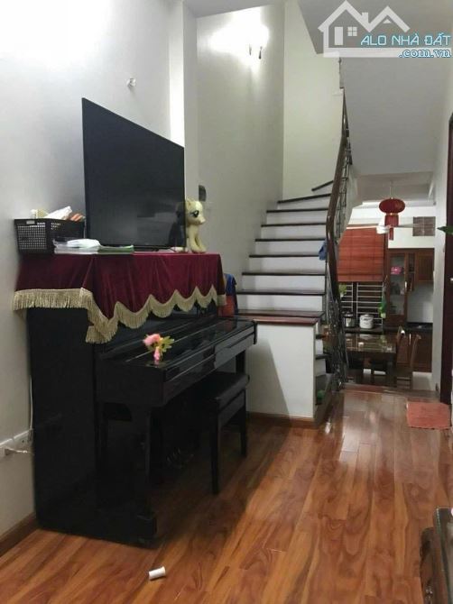 PHÂN LÔ CẠNH CHỢ XANH - 2 MẶT NGÕ THOÁNG - Ô TÔ DỪNG ĐỖ - DÂN XÂY 40m2 * 5T