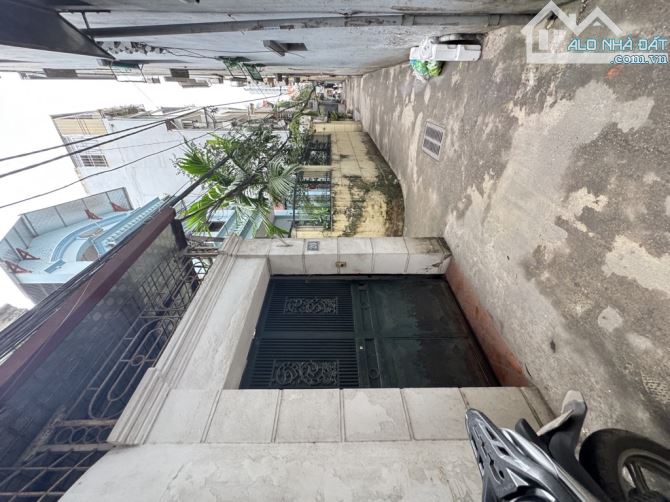 Bán nhà đất tặng nhà 4T Hồng Tiến. 68m x 4m, nở hậu, lô góc, ngõ thông giá 12 tỷ có tl.