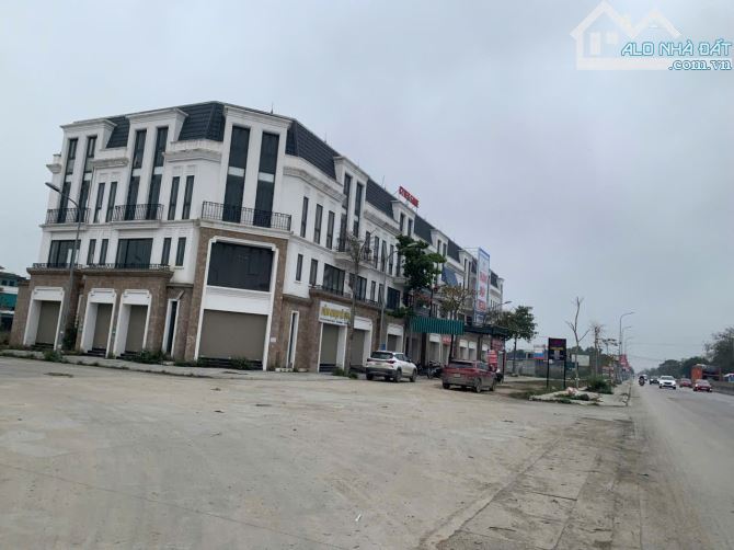 nhà 4 tầng mới mặt quốc lộ 1A cách hồng đức 1km giá 4250.