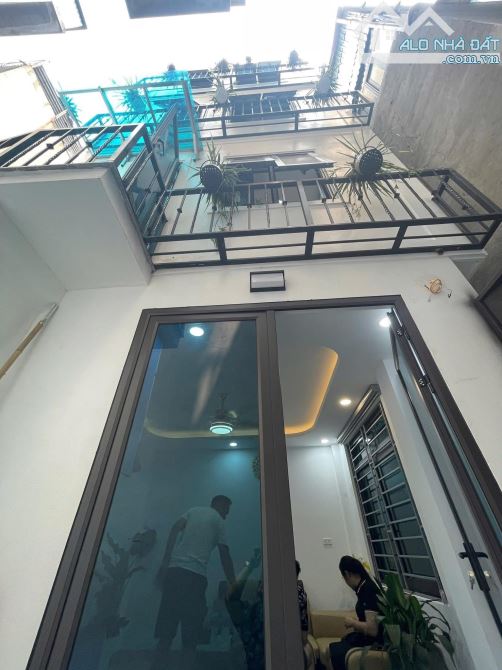 TT Thông tấn xã Bùi Ngọc Dương nhà 5 tầng với 3 NGỦ- FULL NỘI THẤT. Giá 4.82 tỷ.