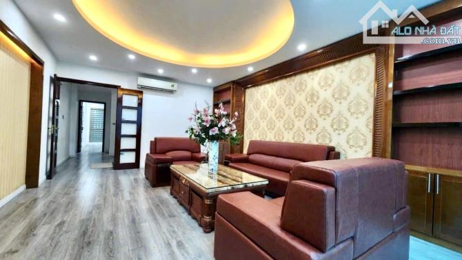 Mặt ngõ Nguyễn Văn Huyên, ô tô tránh, kinh doanh, sát phố, nhà đẹp, 2 thoáng, 70m*5T