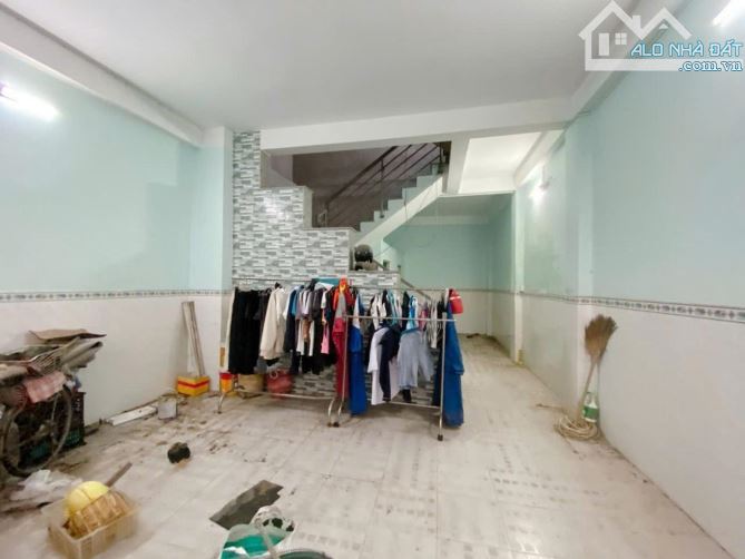 Bán Gấp Giá Rẻ Nhà 1/ HXH đường chiến lược Bình Tân DT Khủng 5mx24m 4 Tầng chỉ 6.8 Tỷ
