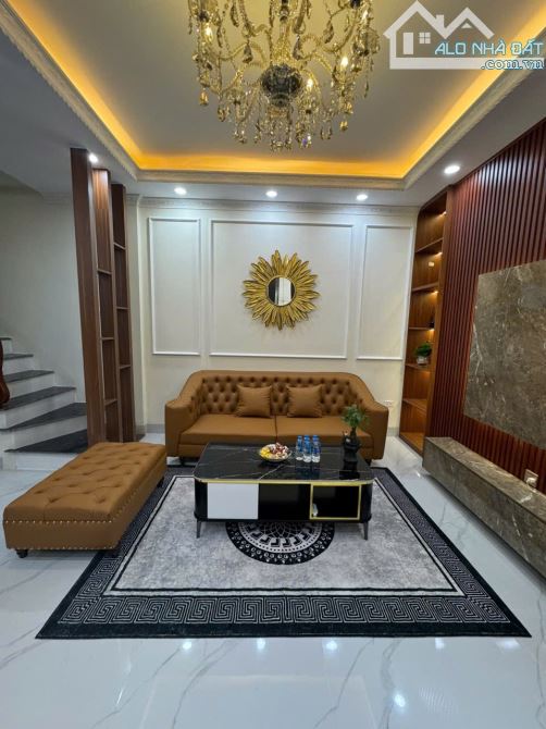 Nhà Bát Khối Diện tích 30m2 giá 6.xtỷ Gần AEON, Đường Cổ Linh, Cầu Vĩnh Tuy