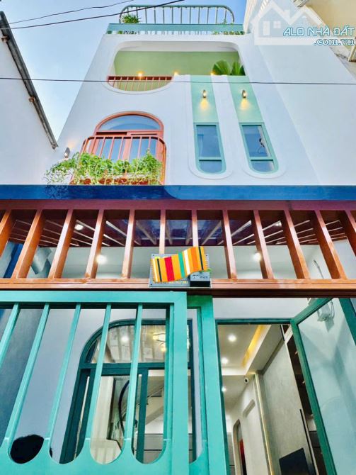 Bán biệt thự sân vườn 12x30 (360m2) mặt tiền đường ngay Quốc Hương, P.Thảo Điền, Quận 2