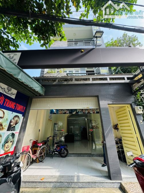 Thơm Mặt tiền huỳnh Văn Nghệ 5 x 17m, đúc 4 tấm, không lộ giới giá như nhà hẻm
