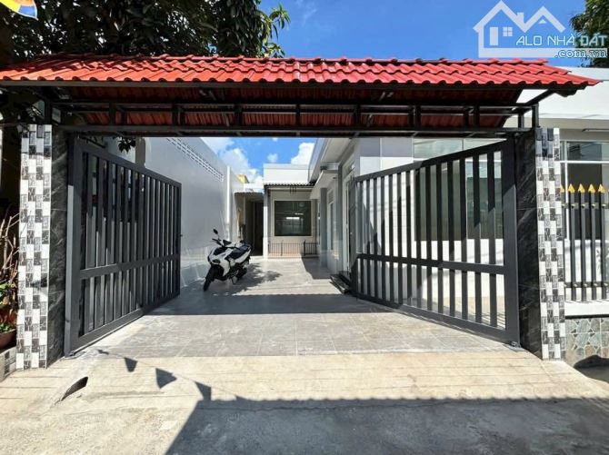 Bán Nhà Vườn Phường 7 - TP Bến Tre (Có Chủ Quyền, Sân Đậu Oto) sát bên công viên bờ sông