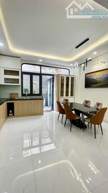 🏠 Lô Góc 2 Mặt Tiền CMT8, Quận 10 - Dòng Tiền 120 triệu/tháng, Giảm 40.5 Tỷ 🏠