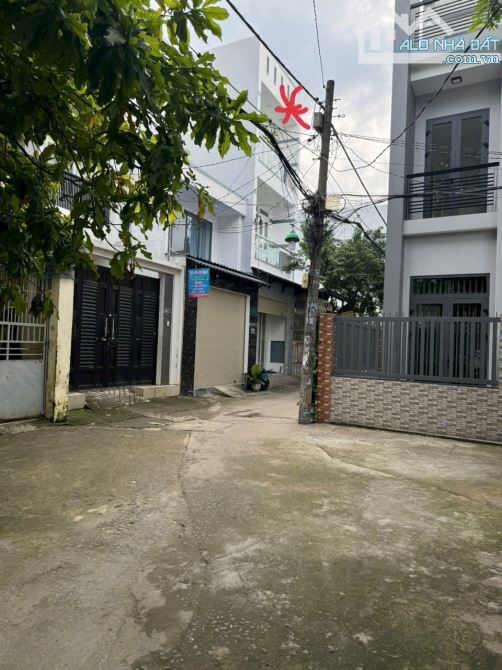 Nhà bán hẻm 5m thông đường Tân Thới Hiệp 21, Q.12 diện tích 60m2 đúc 3 tầng giá nhỉnh 5TY.