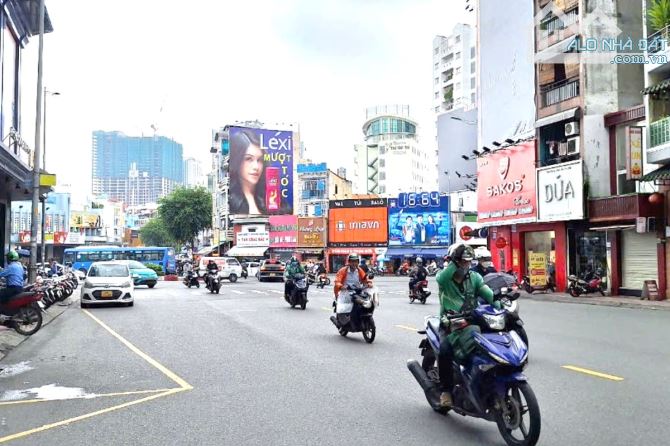 Nhà mặt tiền hẻm xe hơi, Nguyễn Trãi, Q.1, 4 tầng, 6 phòng ngủ, Sổ hồng riêng !