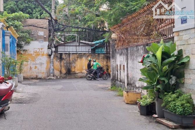 Bán nhà 2 tầng cũ, tiện xây mới,  đất rộng cực hiếm, 333m², sát mặt tiền Lê Quang Định !