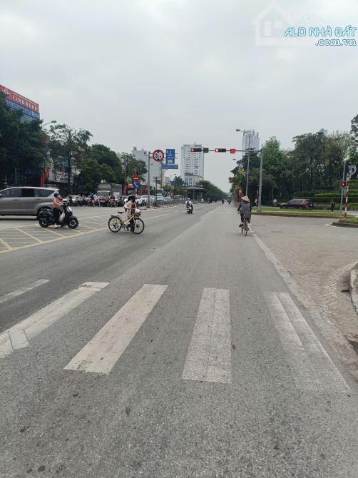 GIảm 3,5 tỷ bán nhà mặt phố Vành Đai 3.5, TT20 Văn Phú 100 m2, 5 tầng đường 40m