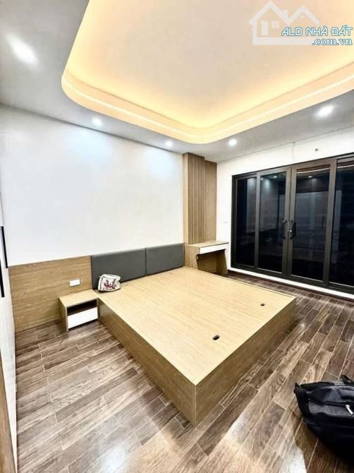 Cầu Giấy, DT 50M2x6T, MT 4M, giá 16.8 tỷ  Ô TÔ TRÁNH - GARA Ô TÔ - KINH DOANH - MẶT NGÕ