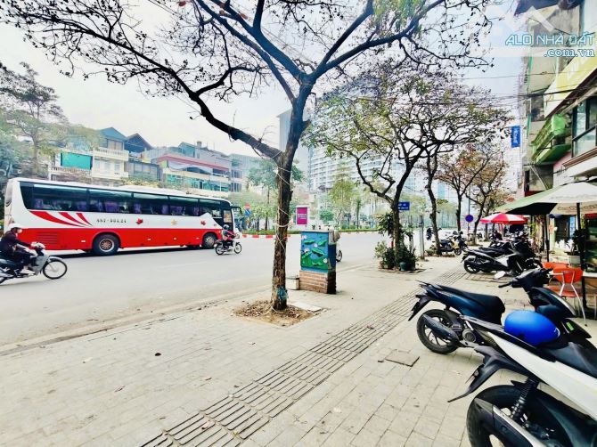 Bán nhà mặt phố Văn Cao, Ba Đình. 47m2 x 5T, MT 4m, vỉa hè oto. KD. 36,3 tỷ.