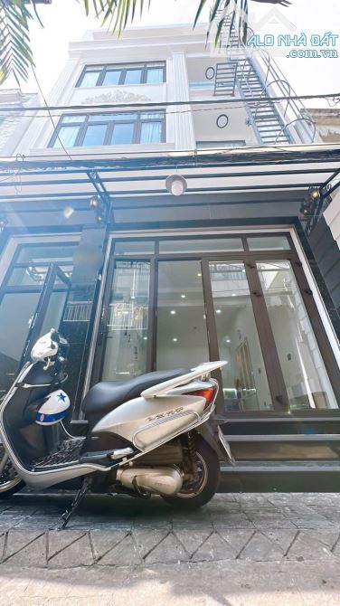 Nhà siêu đẹp 4 tấm kiên cố đường số P.4 Q.4 hiện hữu 190m2 sử dụng chỉ hơn 8Tỷ