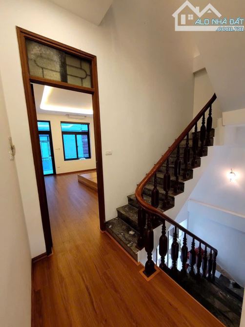 Bán nhà Mỗ Lao Hà Đông ô tô cạnh,gần hồ , ô tô cách vài bước chân, DT 51m2 x MT 5m
