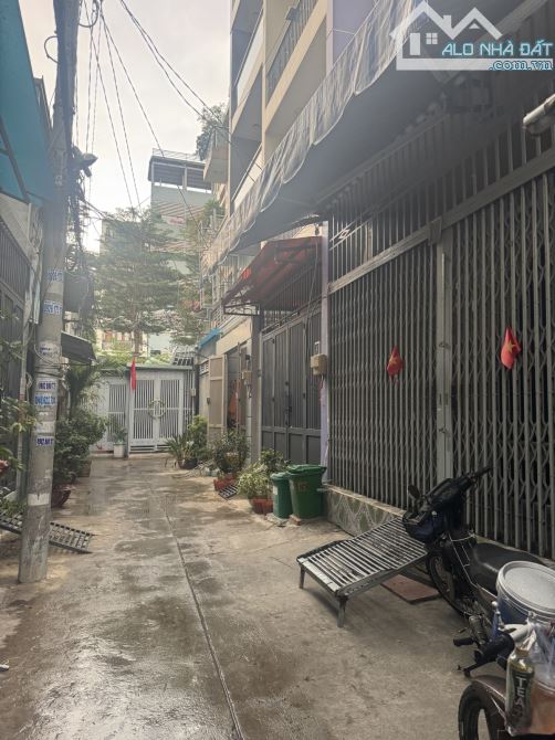 Bình Tân Khu Lê Cơ-hẻm Xe hơi -3 tầng 3PN chỉ nhỉnh 3 tỷ.