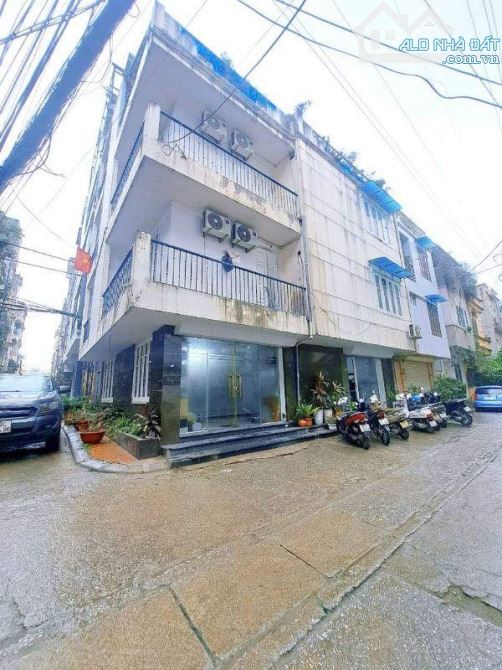Siêu phẩm nhà đệp Hào Nam Đống Đa. Sổ A4 73m, 4 tầng MT15m Giá 20 tỷ Ô tô đỗ ngày đêm