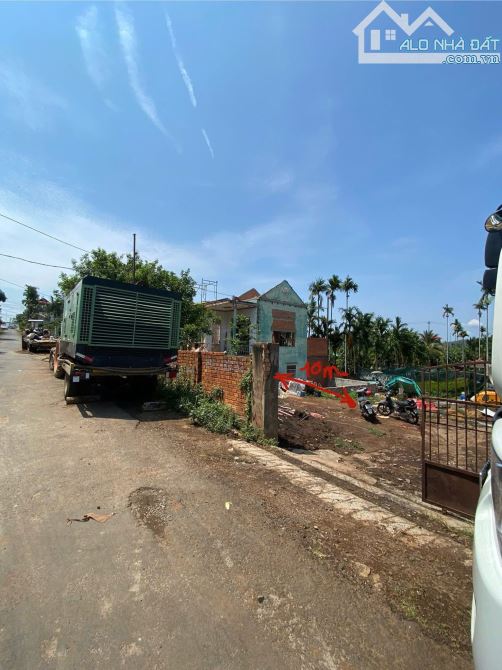 ĐẤT HẺM CẤP 1 ĐẠI LÔ ĐÔNG TÂY NGAY GẦN SÂN BAY HOÀ THẮNG