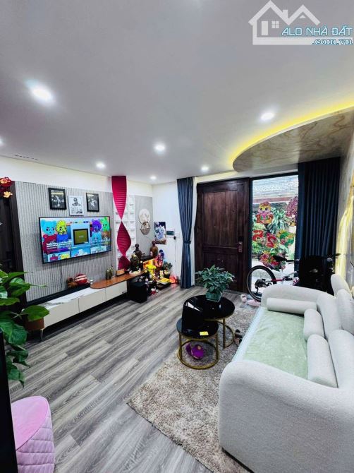 Nhìn Là Mê – Nhà Đẹp Lung Linh Gần Trường Chinh – Ngang 8m Hiếm Có – Giá Chỉ 3.x Tỷ.