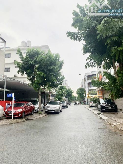 Quận 7 - Nhà hiện đại 5 tầng, Đường phạm hữu lầu, đang làm CHDV thu nhập ổn định