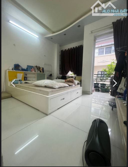 Nhà bán quận Tân Phú, Hòa Bình, 3 tầng , hẻm Ô tô, giá 4.x tỷ