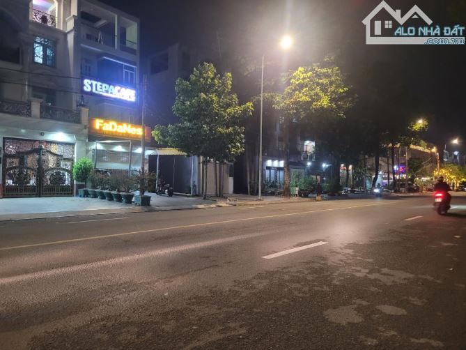 BIỆT THỰ KHU VÍP TÊN LỬA MT KINH DOANH 30M2 NGANG 5X20 NHỈNH 19 TỶ XÍU BÌNH TÂN.