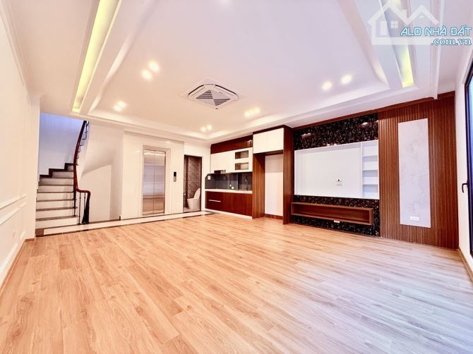 Toà nhà Cầu Giấy ô tô tránh 85m2*7 tầng thang máy, ở đẳng cấp, Kd, chỉ 21tỷ