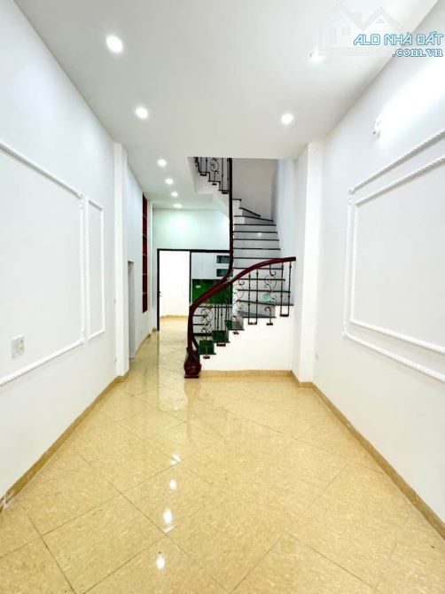 Hoàng Mai- Đền Lừ- Nhà đẹp- Ô tô đỗ cổng- Sân rộng thoáng- Gần hồ- 45m2- Nhỉnh 7 tỷ
