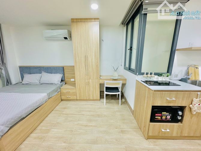 Căn hộ studio ban công rộng gần chợ Bến Thành quận 1