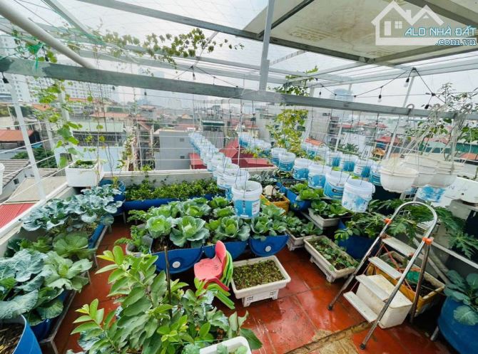 Bán nhà xuân đỉnh ngõ nông, sát ô tô, rộng thoáng, thiết kế đằn cấp châu âu, thang máy.