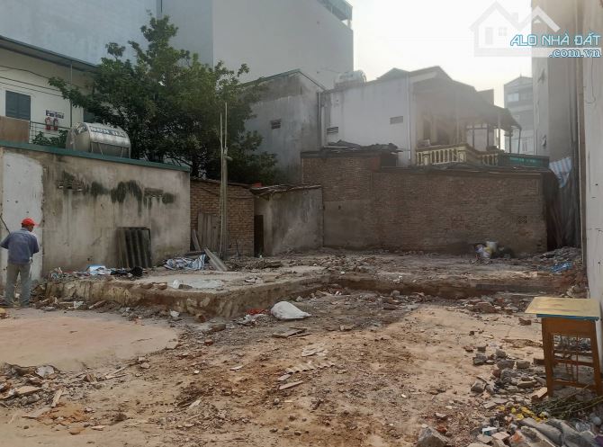 Bán đất võng thị, ô tô đỗ cửa sổ đẹp không lỗi, mặt tiền khủng