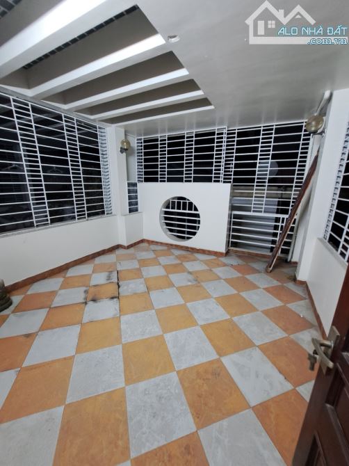 Cho thuê nhà ngõ 165 Dương Quảng Hàm, Dt 50m2 x 5 tầng, mặt tiền 4m, ngõ ô tô đậu cửa - 10