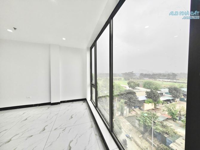 Cho thuê văn phòng tại Lê Trọng Tấn sàn 90m2 ô tô đỗ cửa, nhà mới xây view hồ giá rẻ nhất - 1