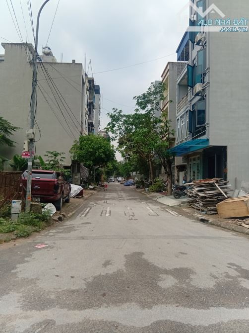 LÔ GÓC HIẾM CÓ, PHÂN LÔ DV YÊN NGHĨA, VỈA HÈ Ô TÔ, KHINH DOANH ĐỈNH 5X10 50M2, Giá 1.xt - 1