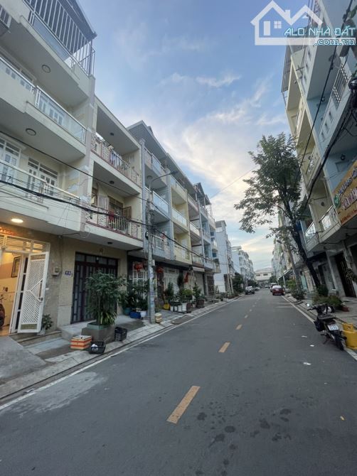 NHÀ 4 TẦNG,NGAY AEON TÂN PHÚ,4 TẦNG,42M2 SÁT MẶT TIỀN,HẺM XE TẢI,KO LỘ GIỚI,CHỈ 5xx tỷ - 1