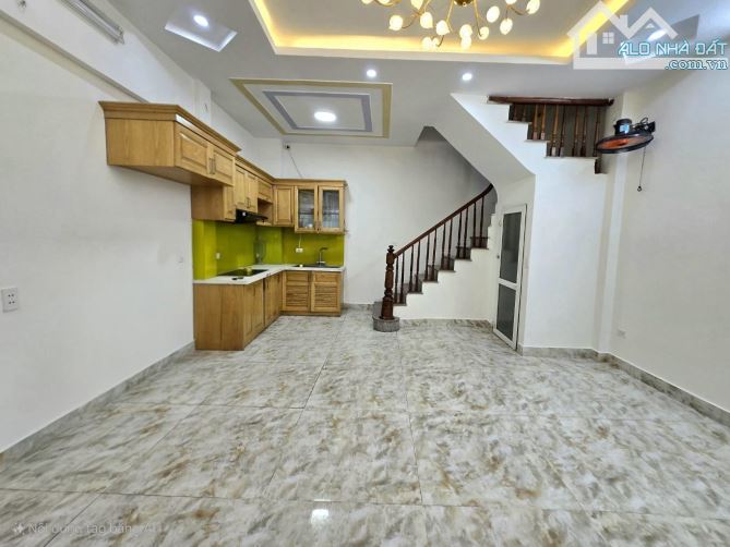 Chính chủ cần bán nhà 35m 5 tầng phố Tân Mai ô tô đỗ gần - 1