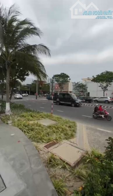 BÁN ĐẤT 4 MẶT TIỀN VÕ NGUYÊN GIÁP.