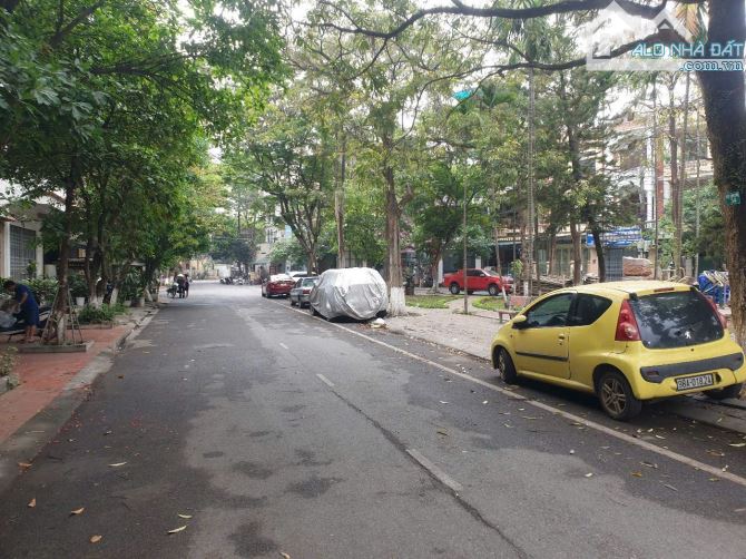 Bán nhà 3 tầng Nguyễn Bỉnh Quân nhìn vườn hoa dt 84m mt 4.68m giá 15 tỷ - 1