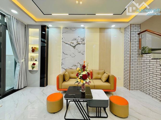 Mua ngay căn nhà 2 tầng ngay nhà Nguyễn Thiện Thuật, Quận 3. Giá: 4 Tỷ 020 / 52m2. SHR - 1