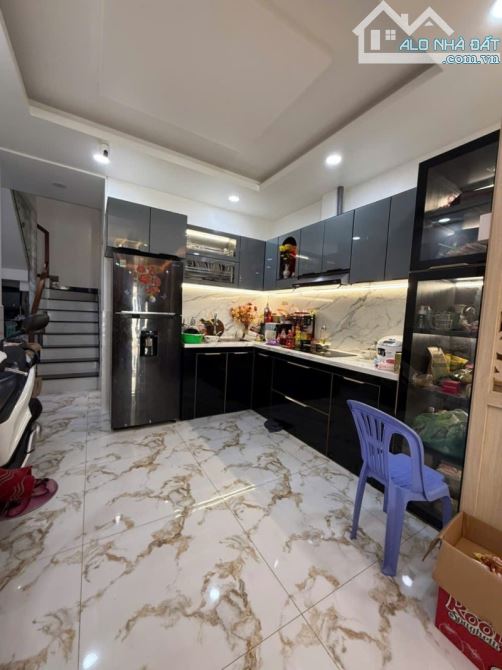 QUẬN 8 NGAY CẦU CHÀ VÀ KẾ QUẬN 5 - DT GẦN 60M2 CN ĐỦ - NỞ HẬU TÀI LỘC - HẺM THÔNG - 5.4 TỶ - 1